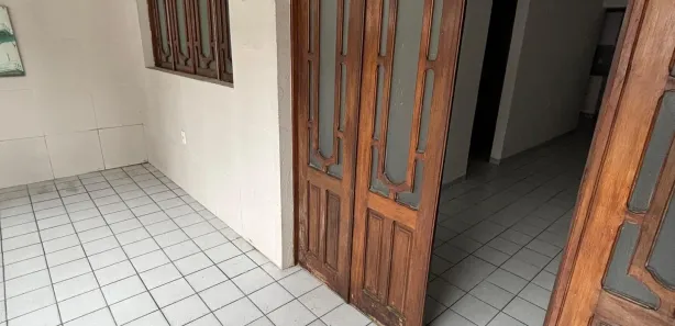 Casa com 2 Quartos para alugar, 80m² no Torre, Recife