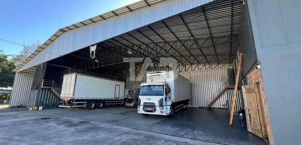 Loja / Salão / Ponto Comercial à venda, 600m² no Espinheiros, Itajaí