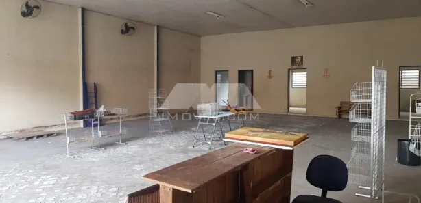 Galpão / Depósito / Armazém para venda ou aluguel, 248m² no Centro, Santa Gertrudes