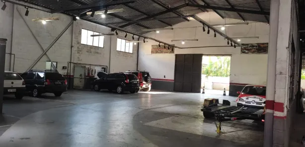 Galpão / Depósito / Armazém para alugar, 850m² no Quitandinha, Petrópolis