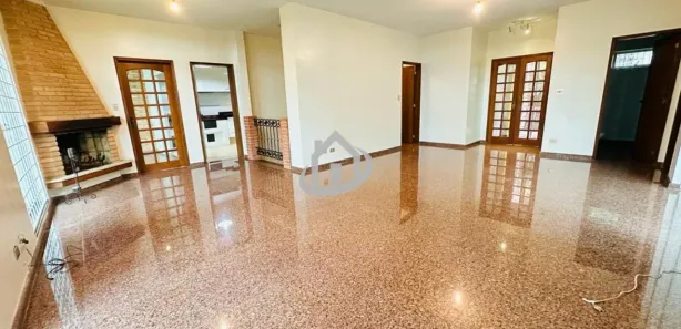 Fazenda / Sítio / Chácara com 3 Quartos para venda ou aluguel, 273m² no Chácaras Bartira, Embu das Artes