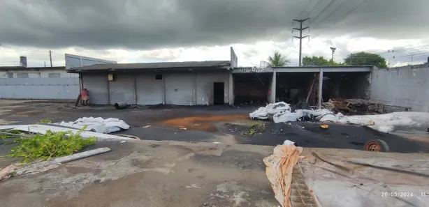 Galpão / Depósito / Armazém com 8 Quartos para venda ou aluguel, 3600m² no Pólo Industrial de Camaçari, Camaçari