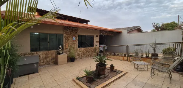 Casa com 3 Quartos à venda, 160m² no Conjunto Habitacional Maria Cecília Serrano de Oliveira, Londrina