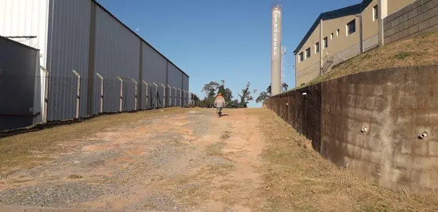 Galpão / Depósito / Armazém com 12 Quartos para venda ou aluguel, 7963m² no Ribeirão do Colégio, Araçariguama