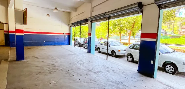 Loja / Salão / Ponto Comercial à venda, 229m² no Bingen, Petrópolis