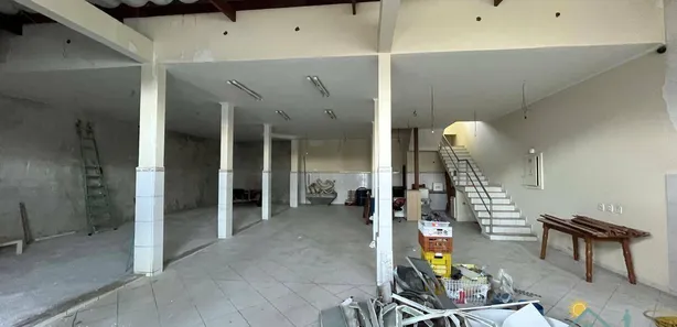 Galpão / Depósito / Armazém para venda ou aluguel, 400m² no Vila Amélia, São Sebastião