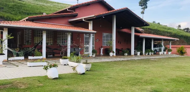 Fazenda / Sítio / Chácara com 4 Quartos à venda, 500m² no Zona Rural, Nazaré Paulista