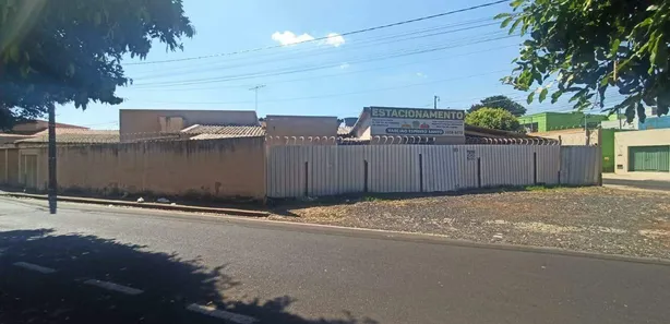 Loja / Salão / Ponto Comercial com 3 Quartos à venda, 96m² no Fabrício, Uberaba