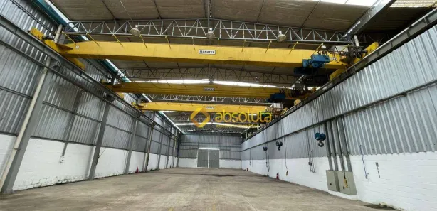 Galpão / Depósito / Armazém para alugar, 10000m² no Centro, Escada
