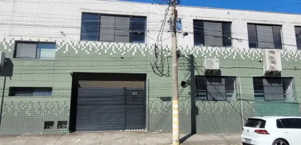 Galpão / Depósito / Armazém à venda, 260m² no Vila Amélia, São Sebastião