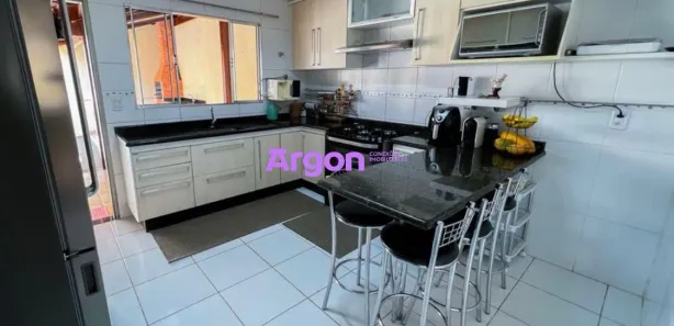 Sobrado com 4 Quartos à venda, 220m² no Jardim Atlântico, Goiânia