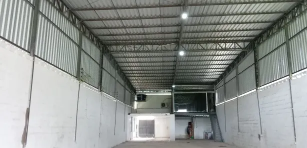 Galpão / Depósito / Armazém para alugar, 350m² no Flores, Manaus