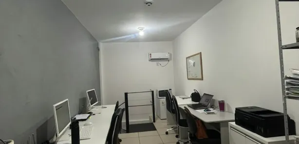 Loja / Salão / Ponto Comercial à venda, 50m² no Industrial, Camaçari