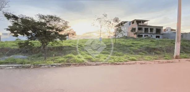 Terreno / Lote / Condomínio à venda, 360m² no Novo Campinho, Pedro Leopoldo