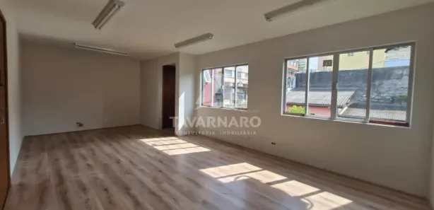 Conjunto Comercial / Sala para alugar, 48m² no Centro, Irati