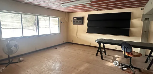 Galpão / Depósito / Armazém para venda ou aluguel, 600m² no Vila Iara, São Gonçalo