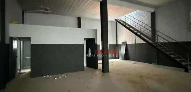 Galpão / Depósito / Armazém para alugar, 527m² no Jardim Jóia, Arujá