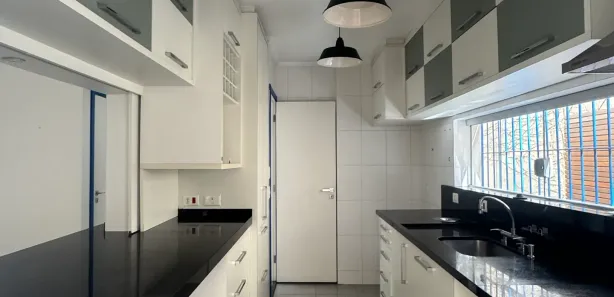 Sobrado com 3 Quartos para venda ou aluguel, 220m² no Vila Madalena, São Paulo