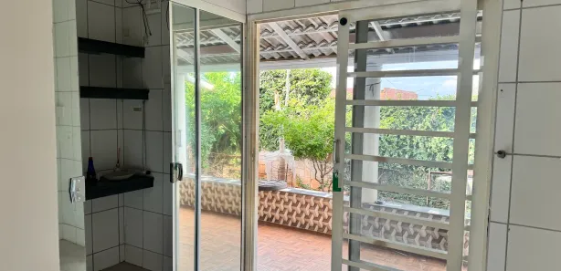 Casa de Condomínio com 4 Quartos para alugar, 230m² no Jardim Decolores, Trindade