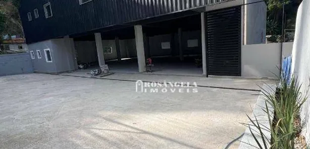 Galpão / Depósito / Armazém para alugar, 700m² no Vila Muqui, Teresópolis