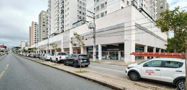 Loja / Salão / Ponto Comercial para alugar, 58m² no Bacacheri, Curitiba