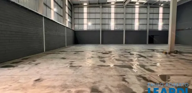 Galpão / Depósito / Armazém para alugar, 1700m² no Portão, Arujá