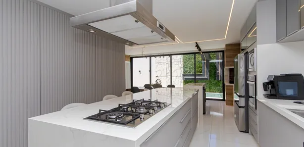 Casa de Condomínio com 3 Quartos à venda, 330m² no Pineville, Pinhais
