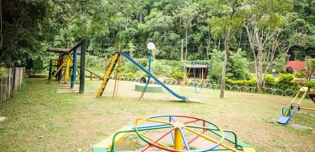 Fazenda / Sítio / Chácara com 8 Quartos à venda, 1500m² no Águas da Cascata, Francisco Morato