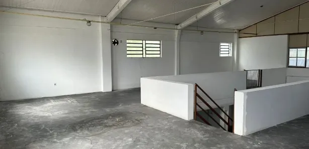 Galpão / Depósito / Armazém para venda ou aluguel, 800m² no Sarandi, Porto Alegre