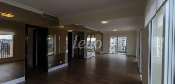 Apartamento com 2 Quartos para alugar, 241m² no Jardim Panorama, São Paulo