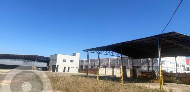 Galpão / Depósito / Armazém para venda ou aluguel, 200m² no Chácaras Luzitana, Hortolândia
