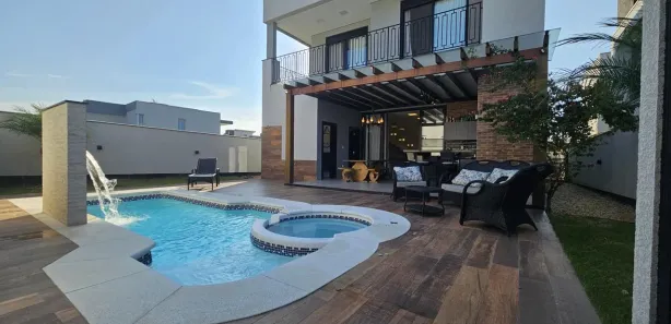 Casa de Condomínio com 4 Quartos para alugar, 310m² no Santa Regina, Camboriú