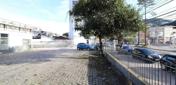 Galpão / Depósito / Armazém para alugar, 200m² no Várzea, Teresópolis