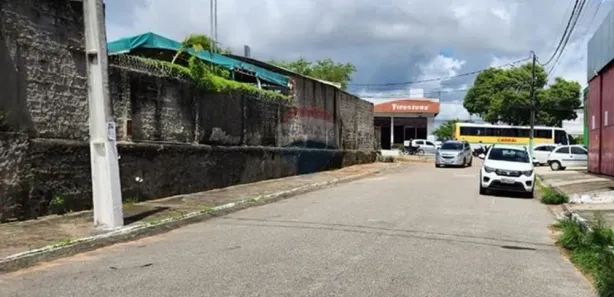 Galpão / Depósito / Armazém para alugar, 670m² no Quintas, Natal