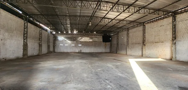 Galpão / Depósito / Armazém para alugar, 670m² no Quintas, Natal