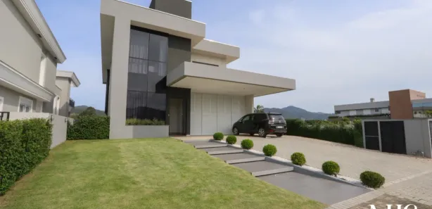 Casa de Condomínio com 5 Quartos para alugar, 600m² no Centro, Camboriú