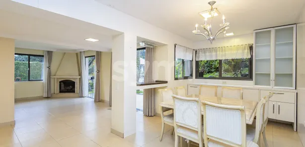 Casa de Condomínio com 4 Quartos para alugar, 280m² no Santa Cândida, Curitiba