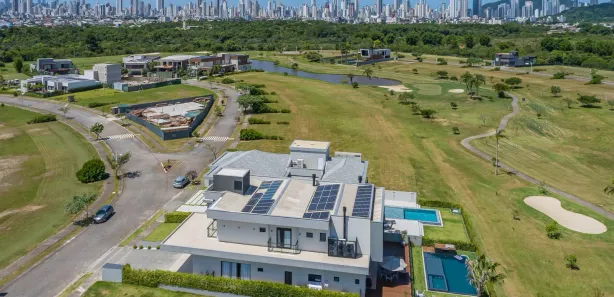 Casa de Condomínio com 4 Quartos para alugar, 600m² no Centro, Camboriú