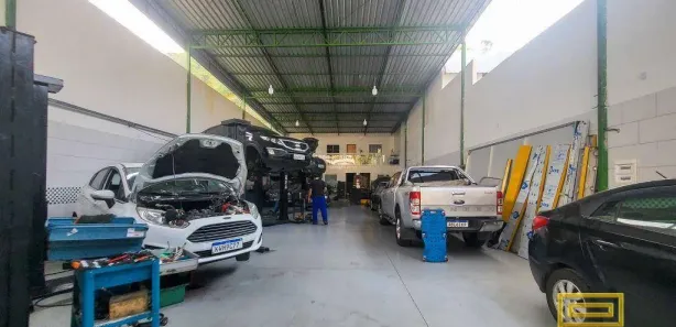 Galpão / Depósito / Armazém para venda ou aluguel, 500m² no Santa Rosa, Niterói