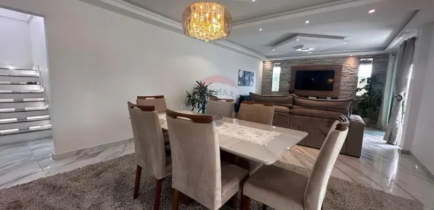 Casa com 3 Quartos à venda, 375m² no Castelanea, Petrópolis