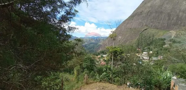 Terreno / Lote / Condomínio à venda, 300m² no Retiro, Petrópolis