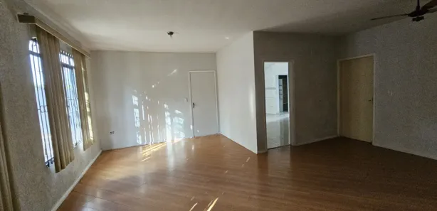 Casa com 3 Quartos para alugar, 120m² no Jardim Presidente Kennedy, Apucarana
