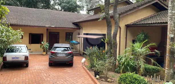 Casa de Condomínio com 3 Quartos para venda ou aluguel, 277m² no Caraguatá, Mairiporã