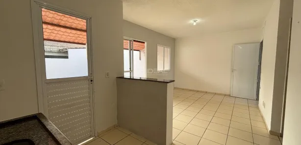 Casa de Condomínio com 2 Quartos para alugar, 47m² no Parque Santa Clara, Campos dos Goytacazes