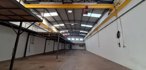 Galpão / Depósito / Armazém para alugar, 599m² no Parque São José, São Carlos