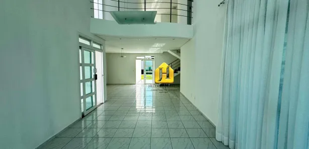 Casa de Condomínio com 4 Quartos para alugar, 300m² no Candelária, Natal