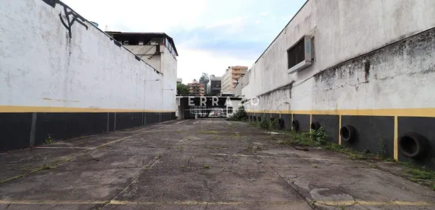 Galpão / Depósito / Armazém para alugar, 780m² no Várzea, Teresópolis