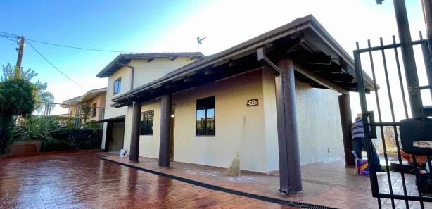 Casa com 3 Quartos para alugar, 230m² no Universitário, Chapecó