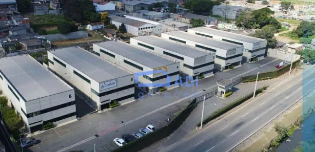 Galpão / Depósito / Armazém para alugar, 750m² no Quitaúna, Osasco