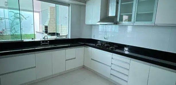 Sobrado com 4 Quartos à venda, 285m² no Jardins Madri, Goiânia